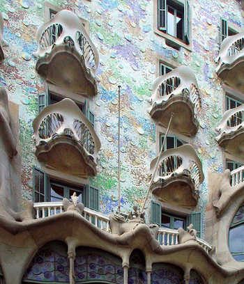 Top Ten Reasons to Study Abroad in Spain - Beautiful Guadi Architecture